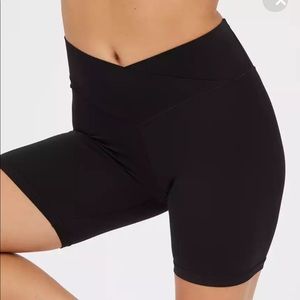 AERIE REAL ME WRAP BIKE SHORT, Black , size medium Worn less than 3x, 7” inseam